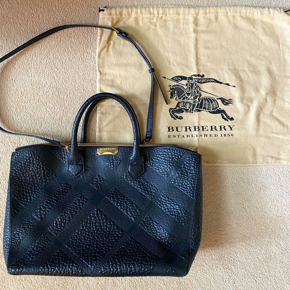 BURBERRY Dewsbury Medium Grain Check Embossed Tote Bag Black